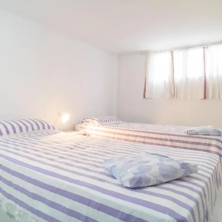 4 Bedroom Awesome In *