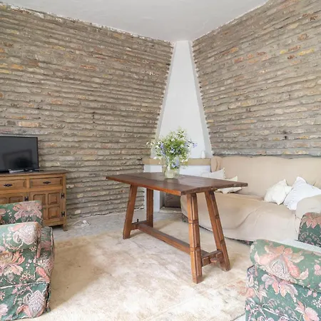 4 Bedroom Awesome In